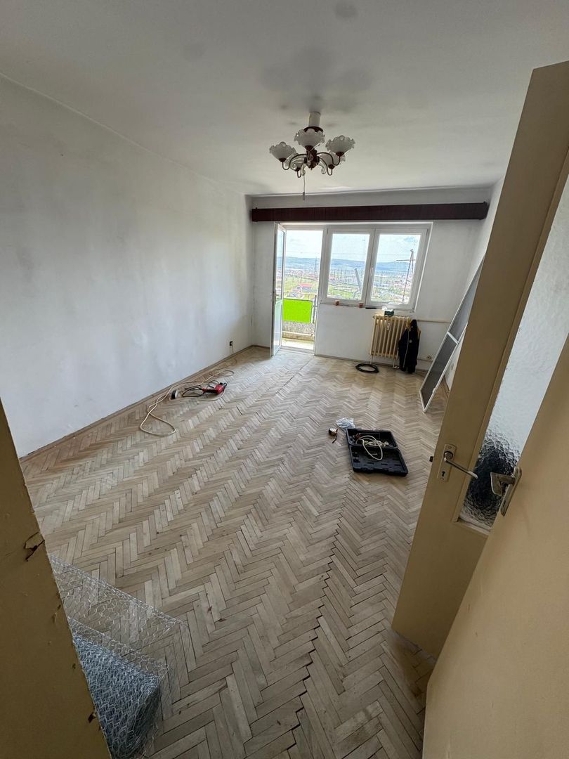 vand apartament 3 camere, zona Splai Mihai Viteazul , etaj superior - Poză 2