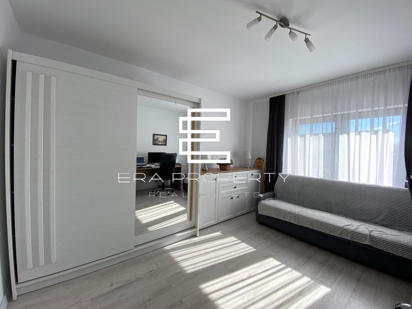 Duplex modern Șelimbăr cu panouri fotovoltaice – costuri minime la energie - Poză 12