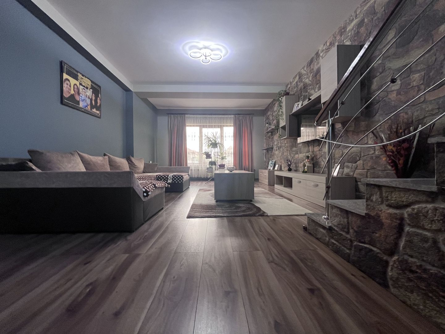 Casa de vânzare în Vulcana Pandele, la o distanță mica de oraș! - Poză 10