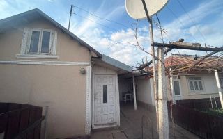 Casă de vânzare în Bivolari, județul Iași – 70 mp construcție, teren 1800 mp - Poză 1