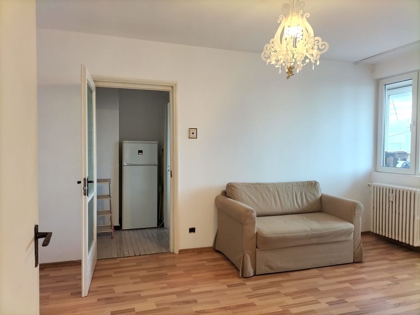 Inchiriere apartament 2 camere zona 1 Mai langa statia Metrou - Poză 1