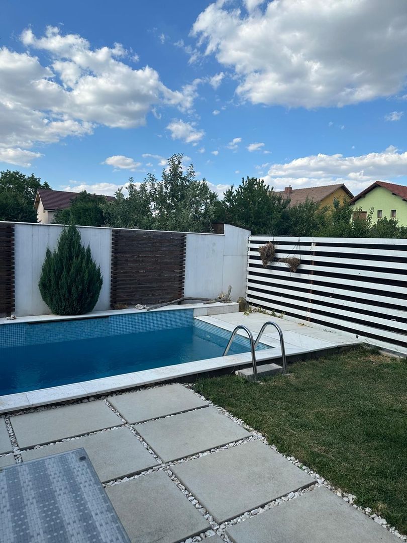 Piscină | Mobilată complet | Panouri solare | 3 băi și terasă închisă - Poză 1