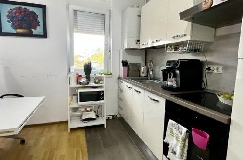 Apartament cu 3 camere, et 1, loc de parcare și spațiu de agrement, zona Lipovei - Poză 5