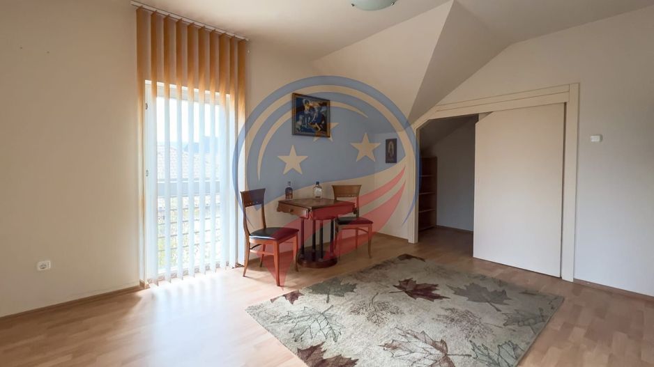 Vila superba cu cinci camere zona centrala - Poză 15