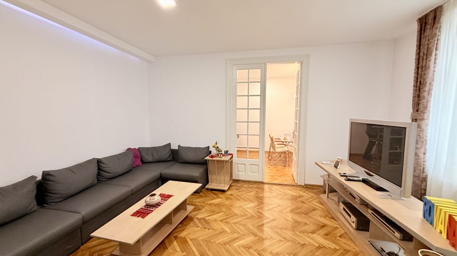 Piata Unirii Fantani Vila  500 mp utili curte 204 mp - Poză 9