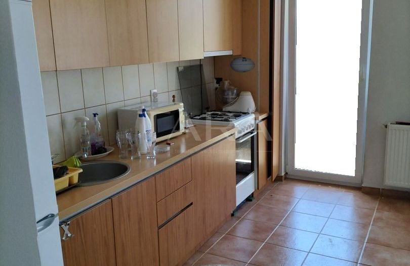 Vand apartament situat in Floresti - Poză 1