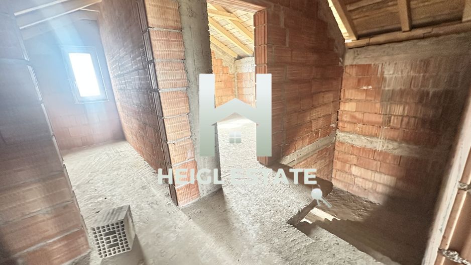 Duplex separat prin camera tehnica,  spre vanzare cu 4 camere - Poză 1