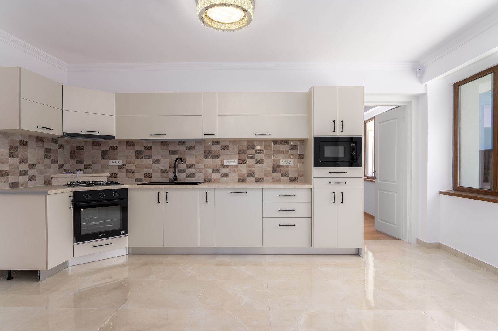 Vilă de inchiriat renovata recent, 1000 mp teren,  terasa de vara - Poză 4