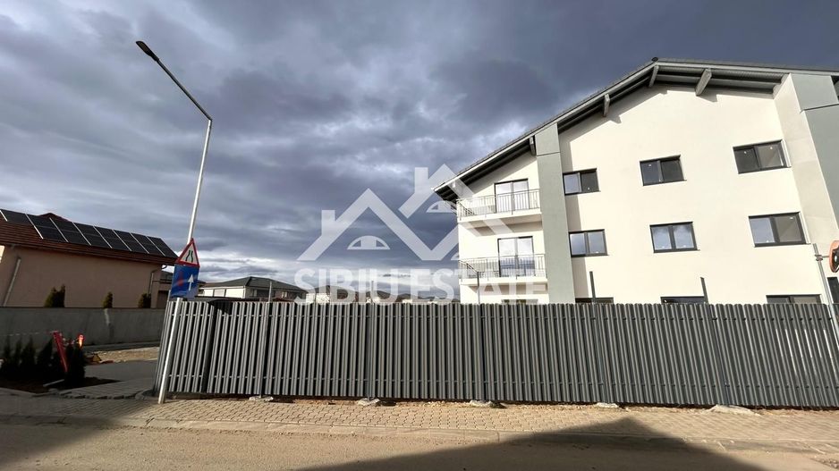 Investiția perfectă: apartament modern cu 2 camere si balcon în Șelimbăr - Poză 1