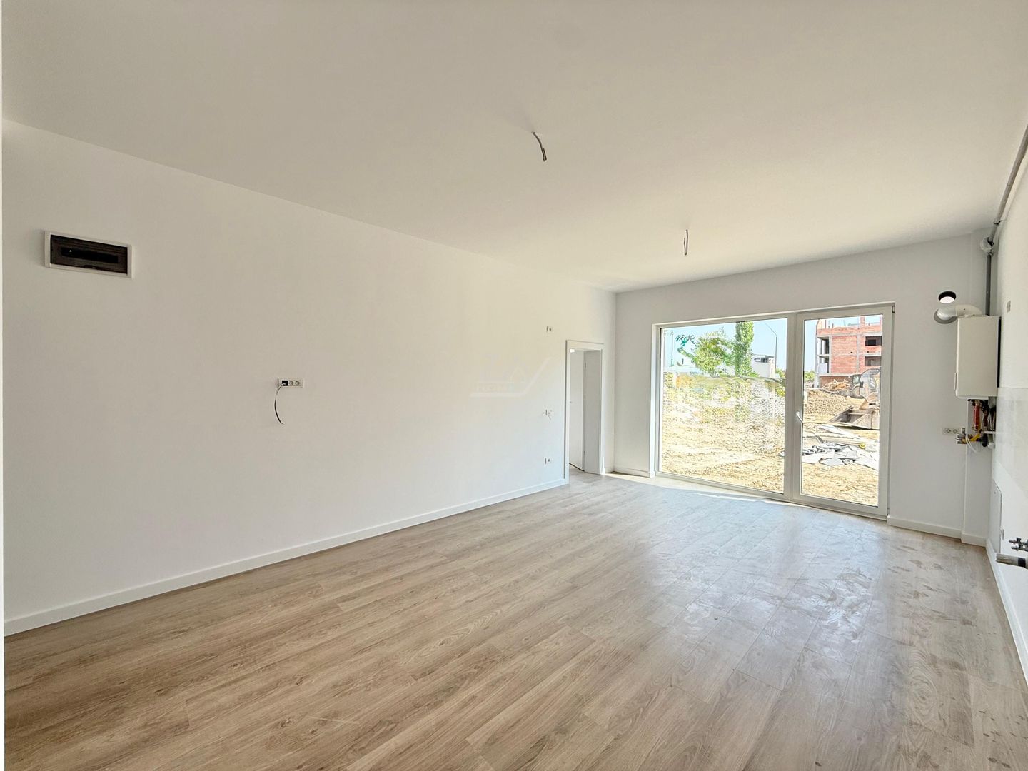 Comision 0. Gradina proprie 25 mp. Dressing. Loc de parcare. - Poză 2