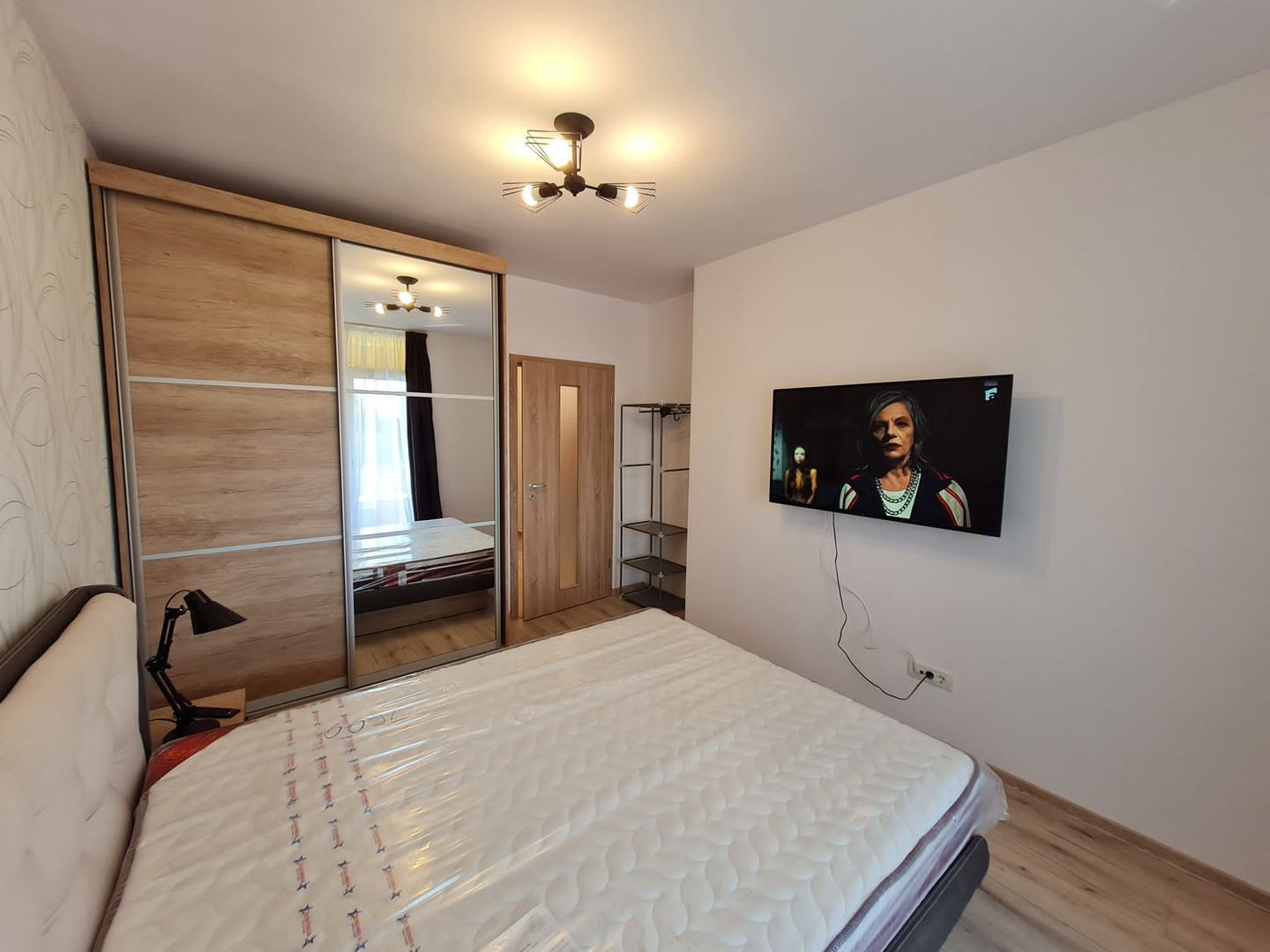 Lux la 5 minute de Iulius Town - Poză 17