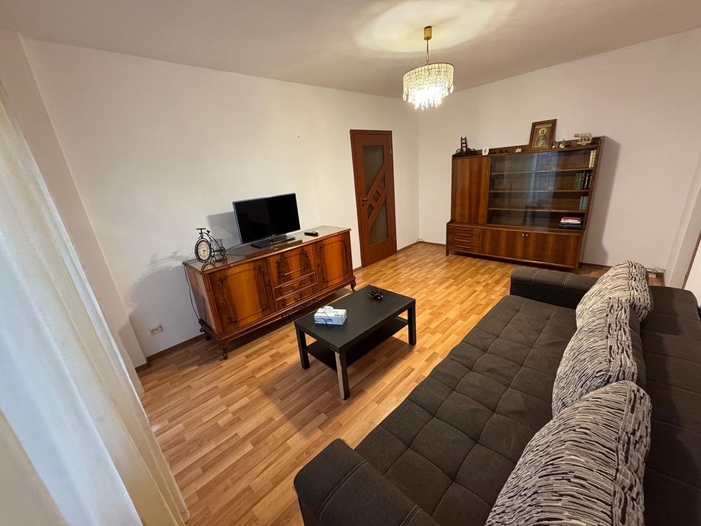 Apartament incapator cu trei camere, zona Iancuui - Poză 1