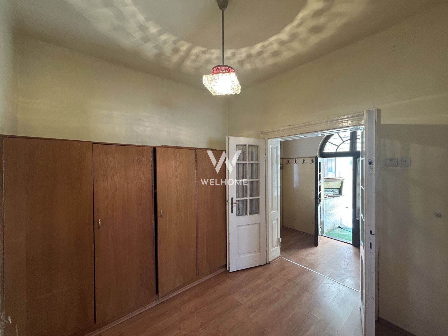 Casa in Piata Cluj, P+Demisol, curte comuna - Poză 4