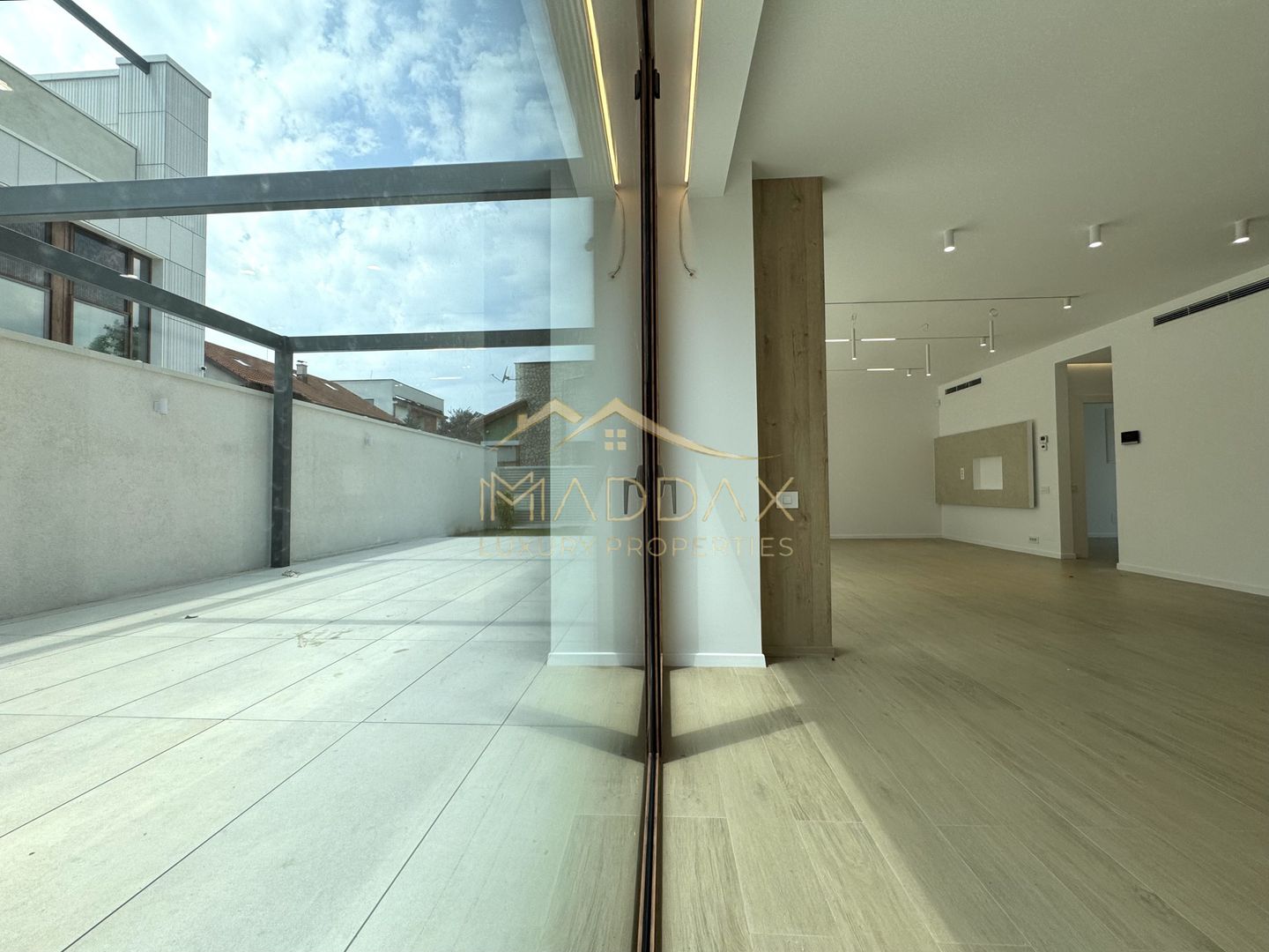 Vila cu 6 camere *575mp* / 12 locuri parcare // Pipera- Iancu Nicolae - Poză 4