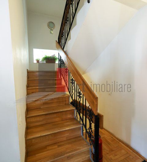 VILA IN DOMENII LOCATIE EXCELENTA - Poză 7