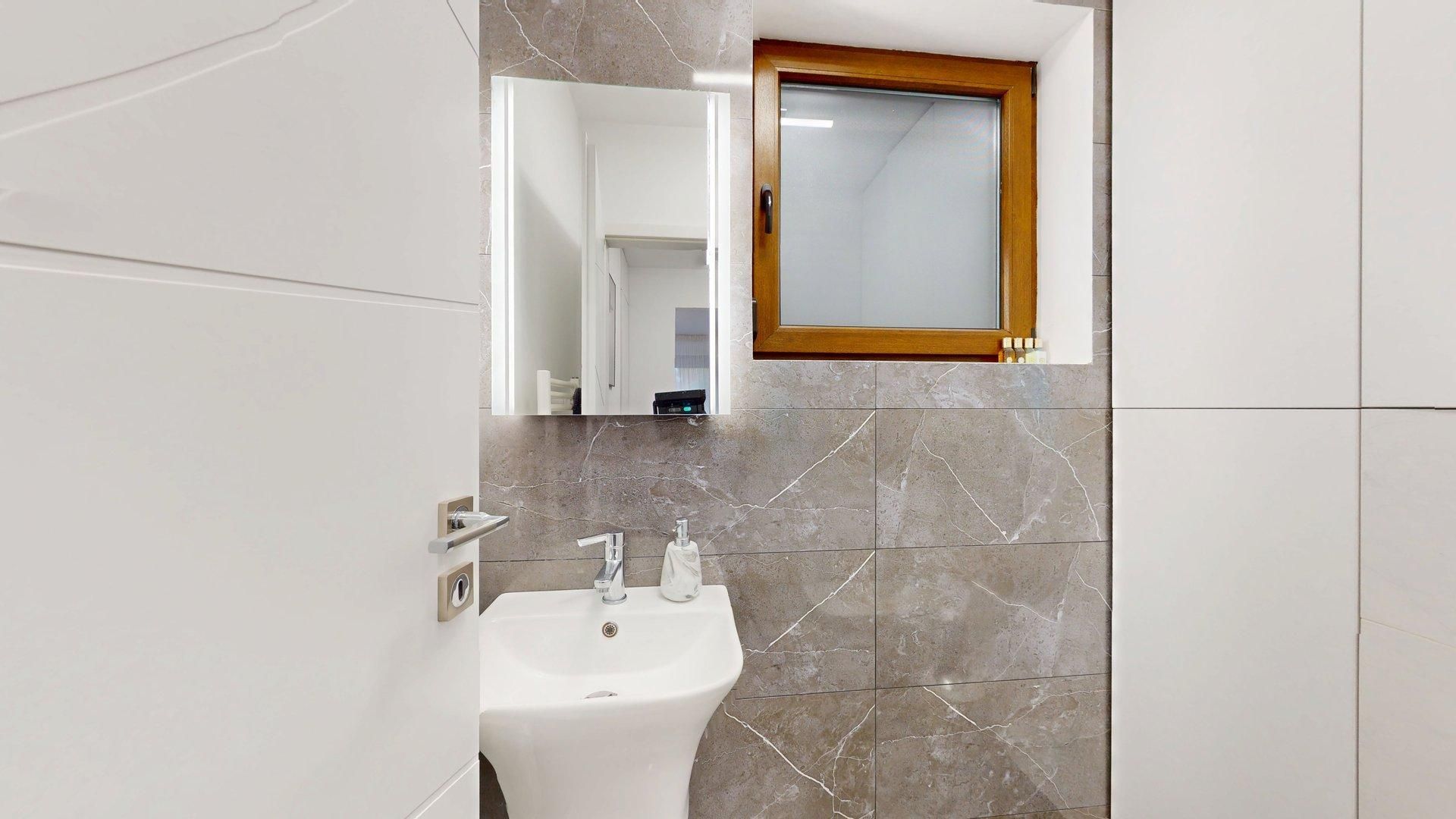 Apartament 3 camere, 77 mp + curte 32 mp, parter – Otopeni - Poză 4