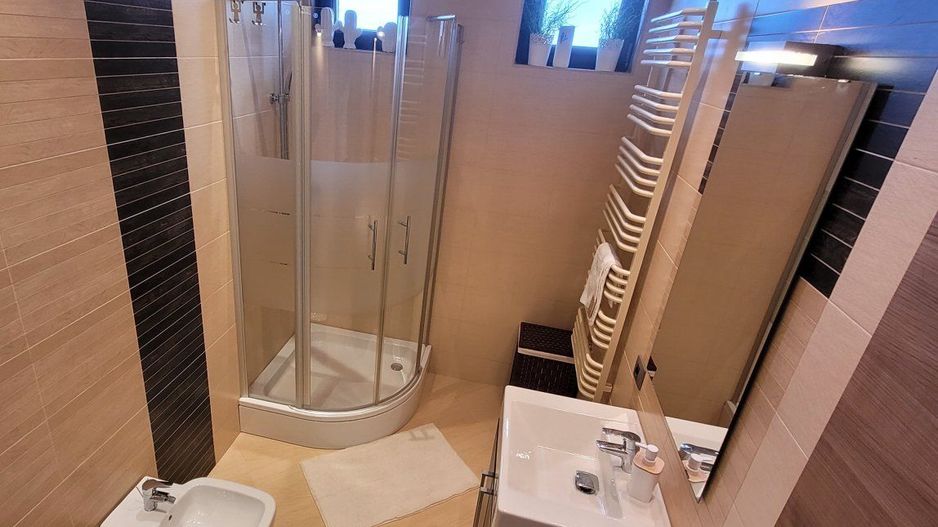 Casa complet mobilata & utilata in Cartierul Rezidential Green Valley 1500 euro/ - Poză 10