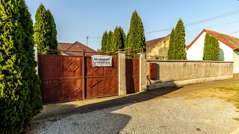 Casă cu teren generos în Poltura - Poză 8