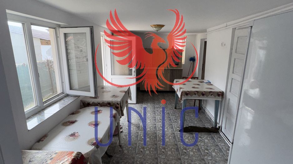 Casa situata in orasul Bals! - Poză 12