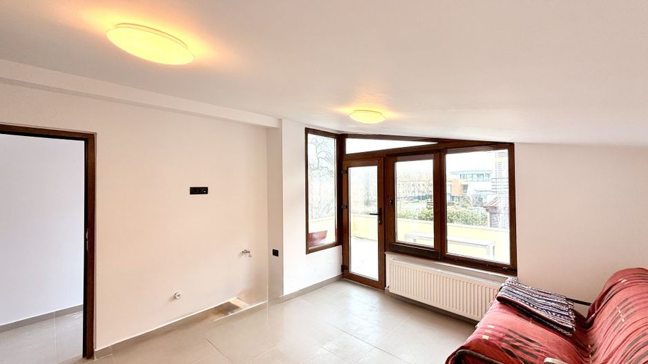 Doua etaje in vila pe malul lacului Grivita birouri rezidential - Poză 14