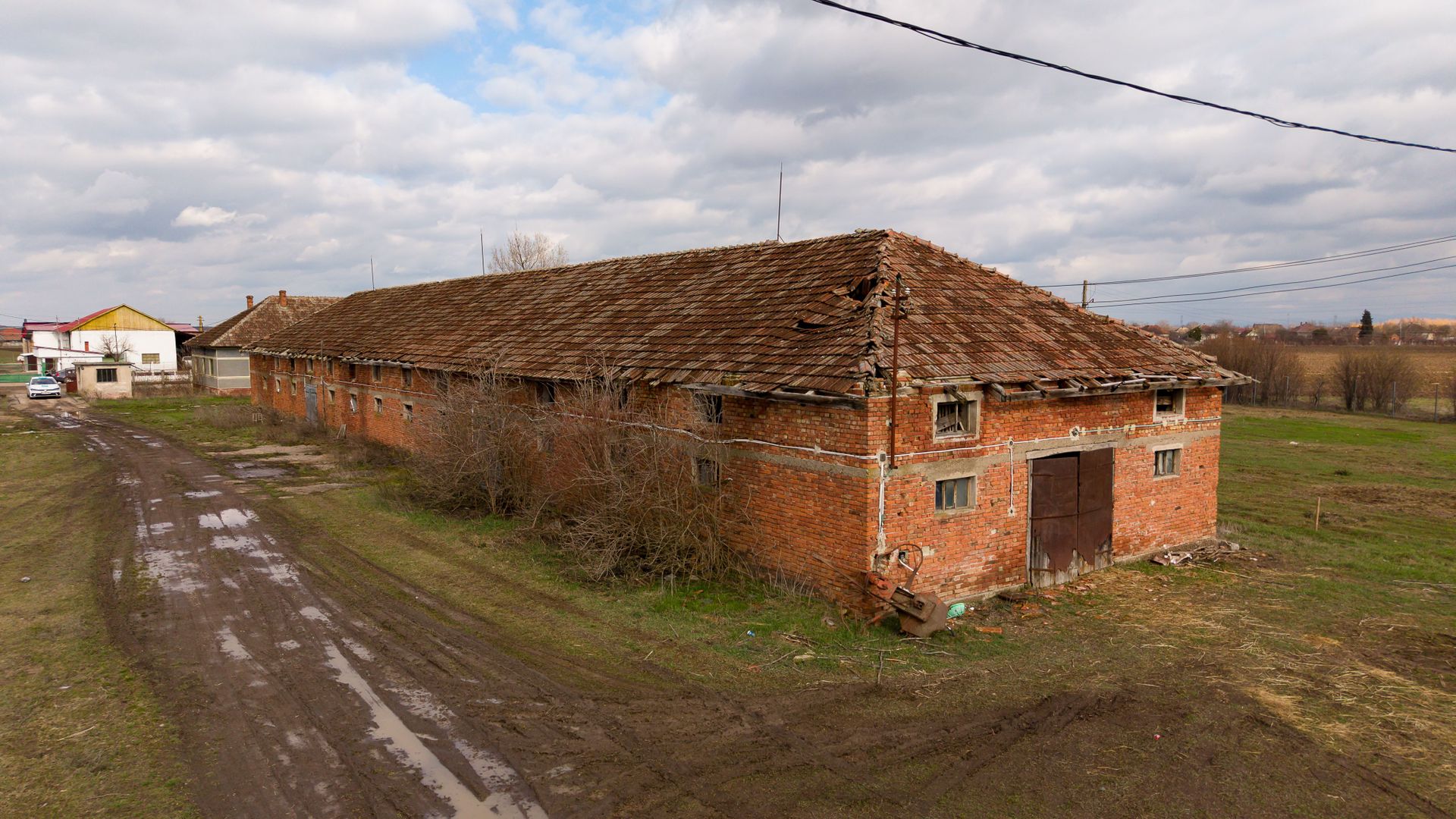 Fermă cu teren intravilan de 35000 mp în Mișca - Poză 22