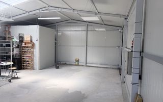 Închiriere hală 100 mp în Lumina, curent 220/380 V, baie proprie - Poză 2