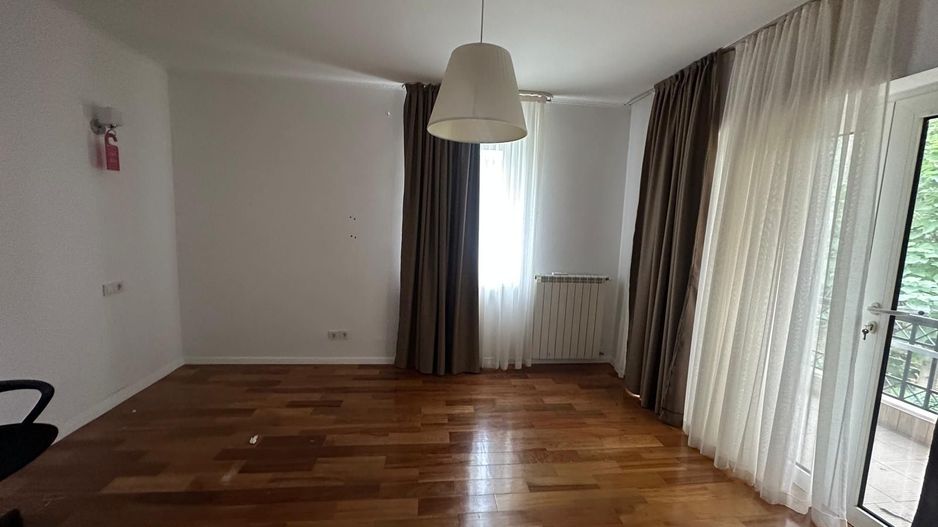 Vila 6 camere || Erou Iancu Nicolae || Garaj - Poză 7