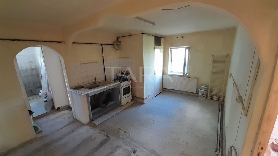 Apartament la pret de investitie, pregatit pentru renovare !! - Poză 1