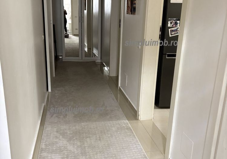 Decomandat Modern Apartament cu Balcon Spatios - Poză 4