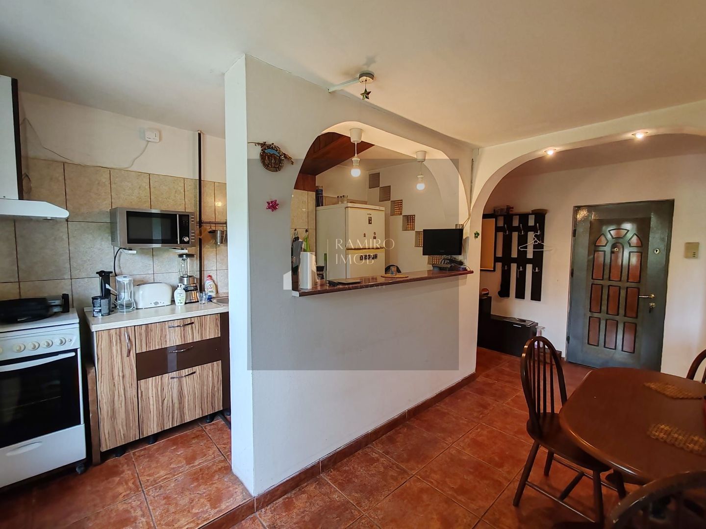 Apartament 2 camere, str Vicina, decomandat, 61 mp - Poză 4