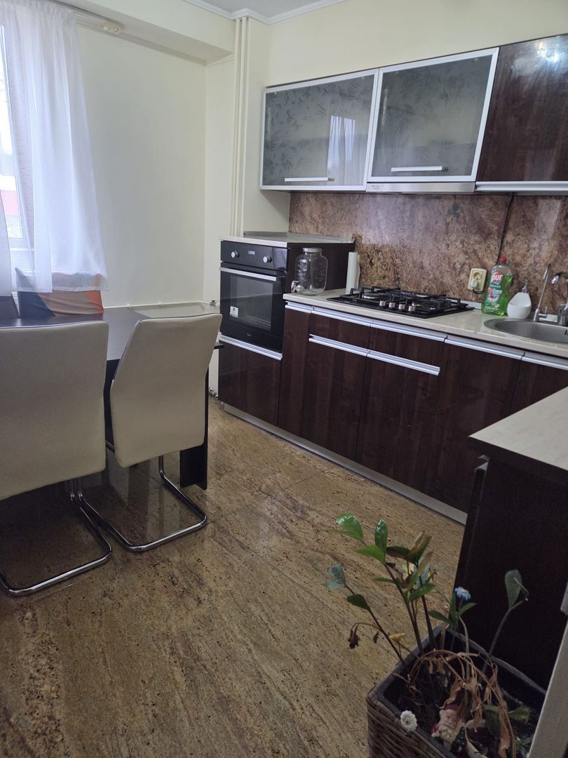 Apartament 2 camere decomandat-zona Spitalul Judetean-139.500 euro neg - Poză 6