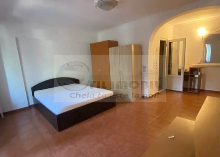 Apartament 1 camera decomandat etaj 1 Gara 380 euro - Poză 1