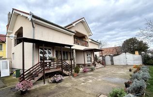 Proprietate impresionanta de vanzare cu mult teren in Santandrei