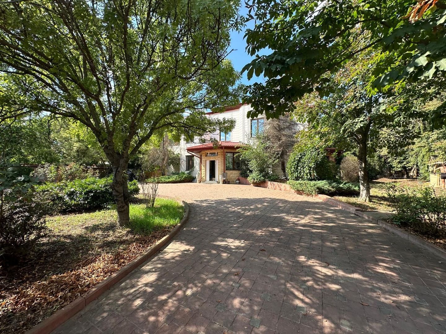 Pipera,  vilă P+1E+M, suprafata teren 2500 mp - Poză 1