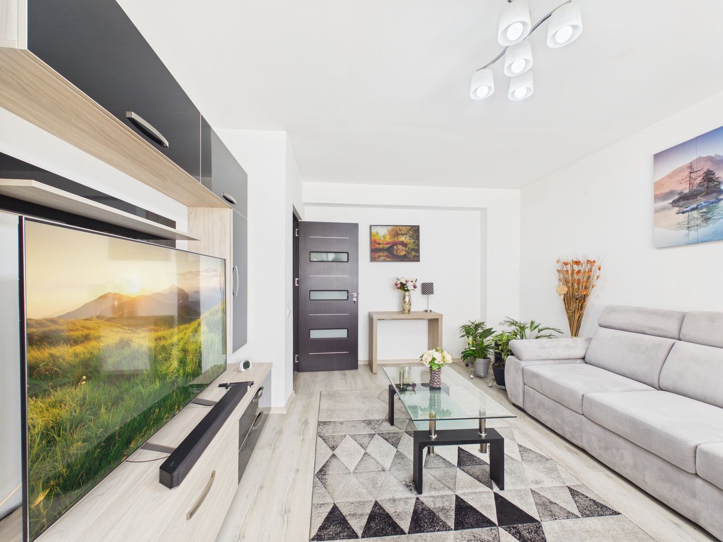 Apartament cu 2 camere cochet in zona Prelungirea Ghencea/Funigeilor - Poză 1