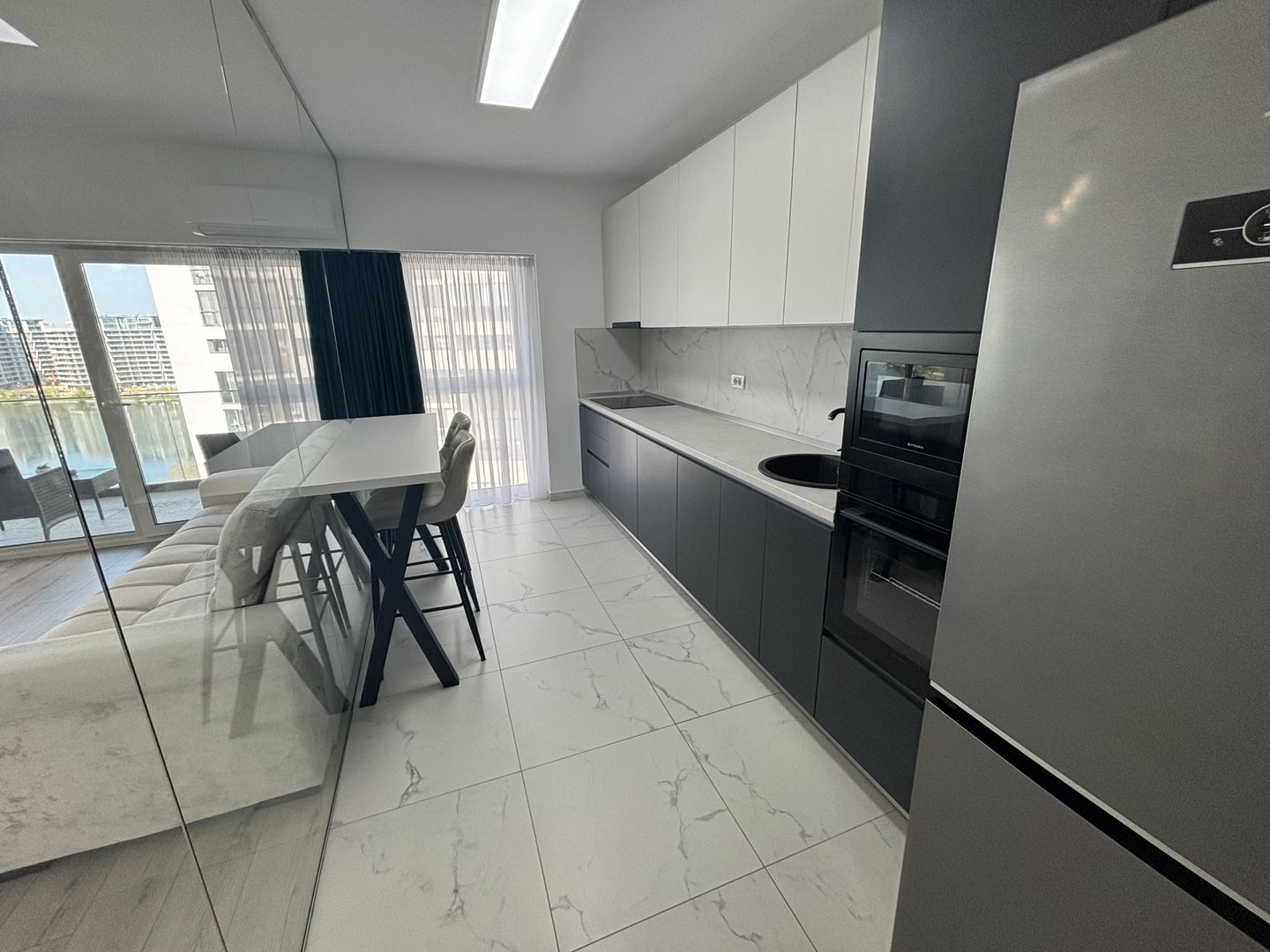 Chirie 2 Camere GranVia Lake View - Terasă cu vedere la Lac - Poză 8