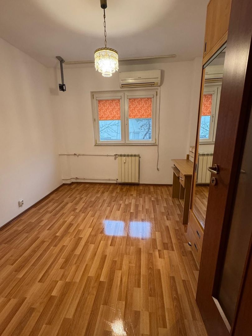 Apartament incapator cu trei camere, zona Iancuui - Poză 11