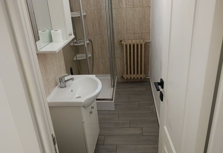 Închirierez apartament 3 camere - Poză 6