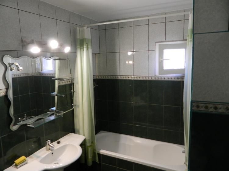 Apartament lux, zona Piata Victoriei, 4 camere , 2 bai, centrala termica  terasa - Poză 7