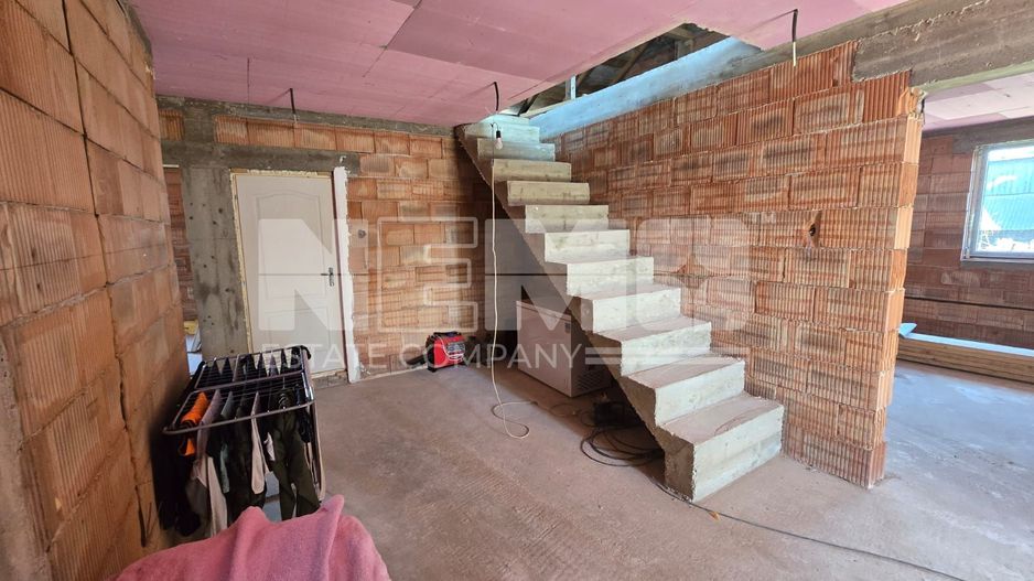 Casă la roșu la 165000 euro I Pe teren de 32 de ari I Măneuți - Poză 3