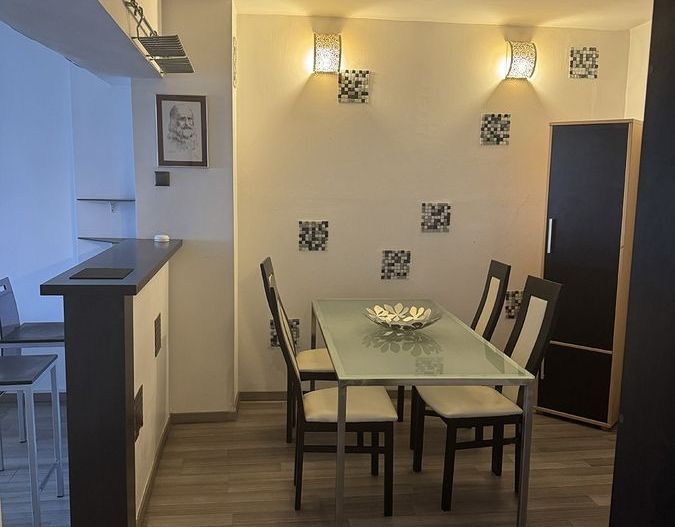 Apartament 2 Camere Decomandat – Vedere Bulevardul Unirii - Poză 2