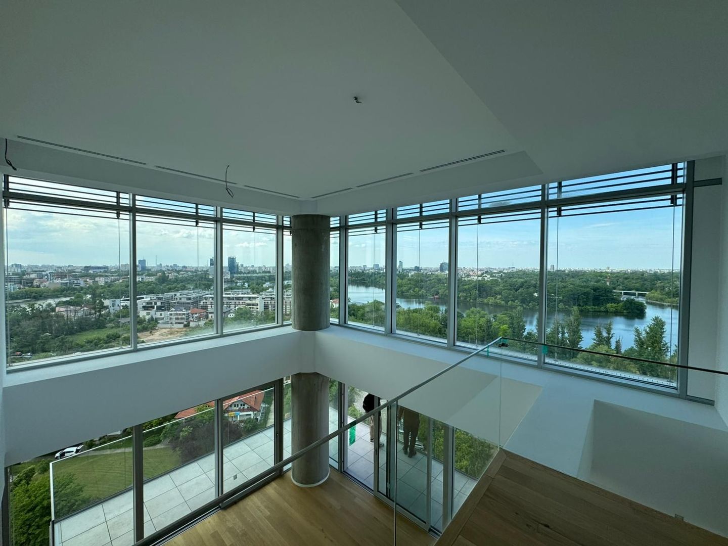 PENTHOUSE SPECTACULOS UpSite || 1.800.00+TVA || boxa si loc de parcare incluse - Poză 3