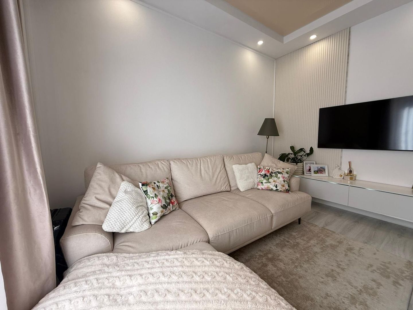 COSMOPOLIS - Apartament cu 2 camere, mobilat si utilat. - Poză 1