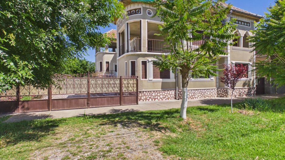 Casă/vilă cu 10 camere – Ineu, centru - Poză 2