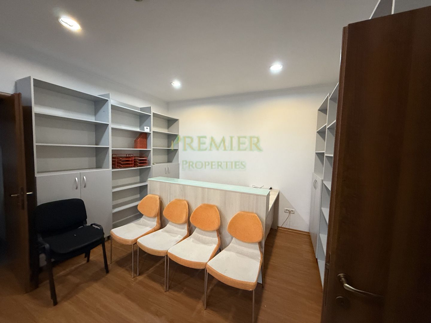 Casă de vânzare  pretabilă pentru clinica, cabinet medical, birouri - Poză 10