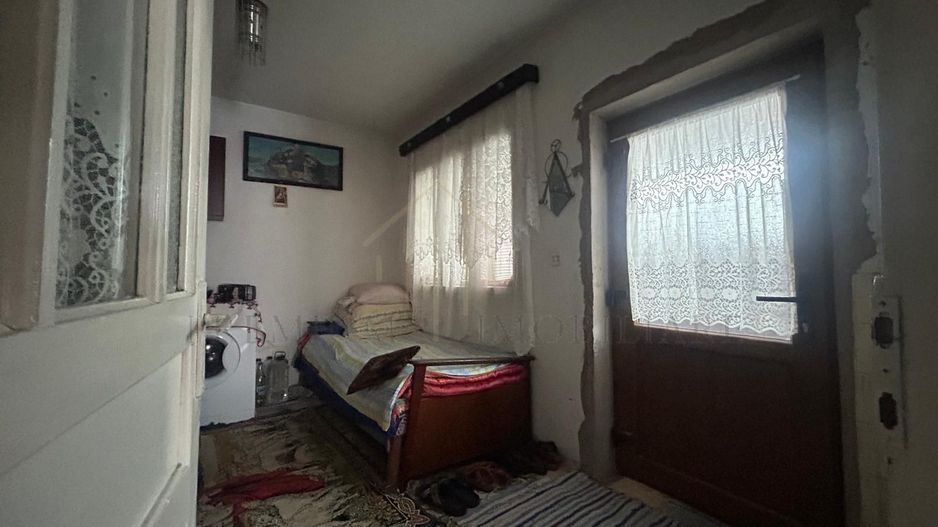 Casă batraneasca+ teren 999 mp intravilan în Oituz - Poză 8