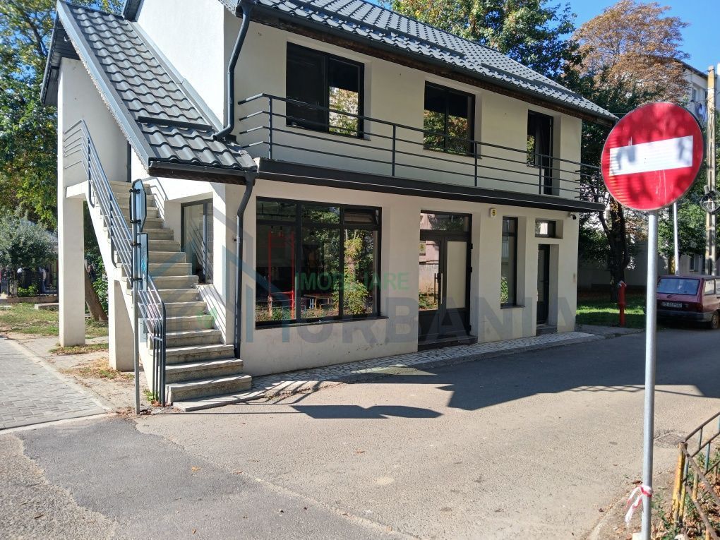 Clădire de vânzare cu spațiu comercial la parter și apartament la etaj, lângă Liceul Mihail Sadoveanu, Pașcani - Poză 3