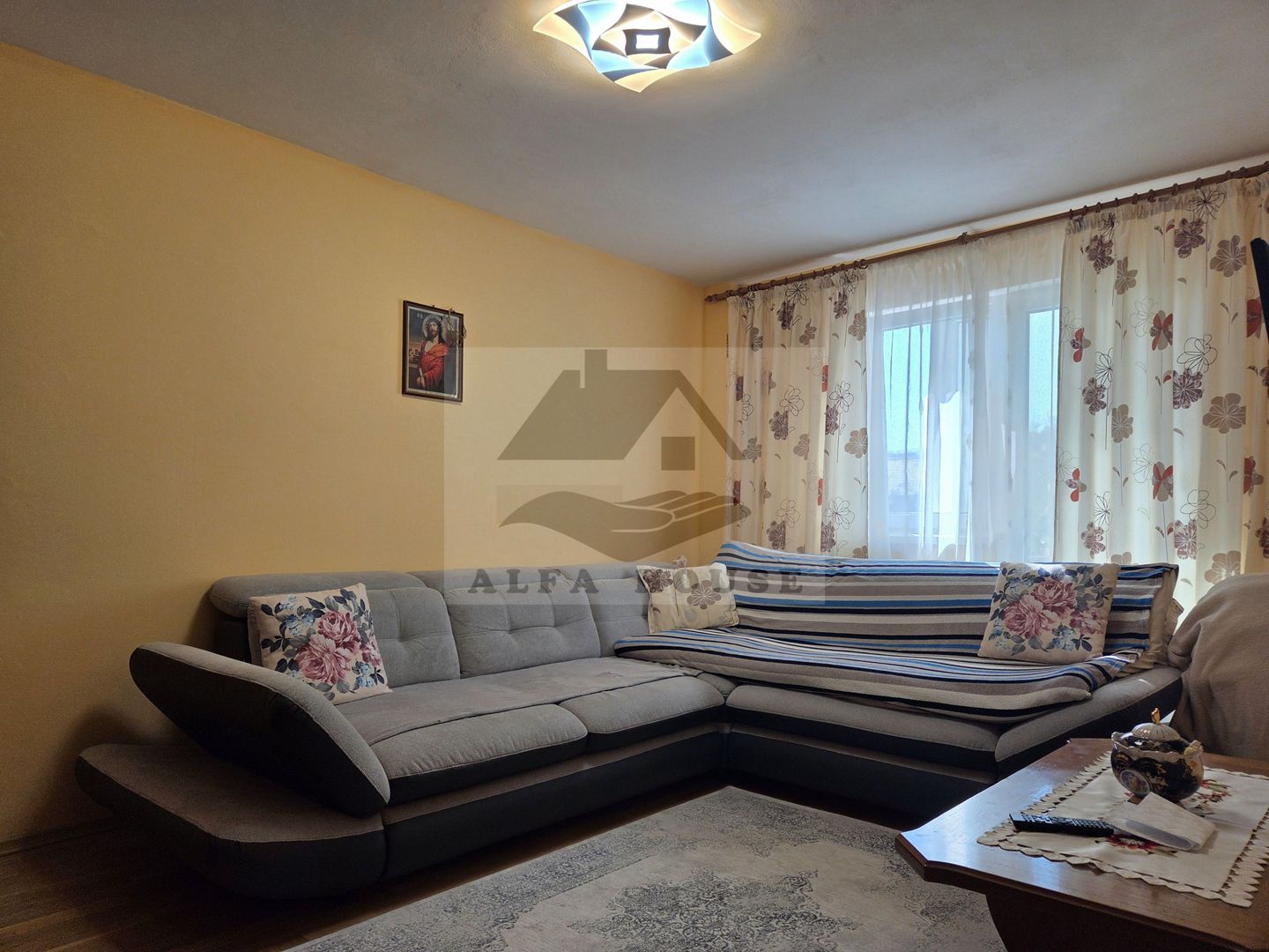 Apartament cu trei camere, zona Noua, 54 mp - Poză 4