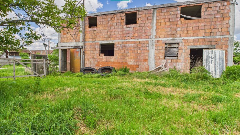 Casă mare, la rosu cu teren generos în Șimand - Poză 9