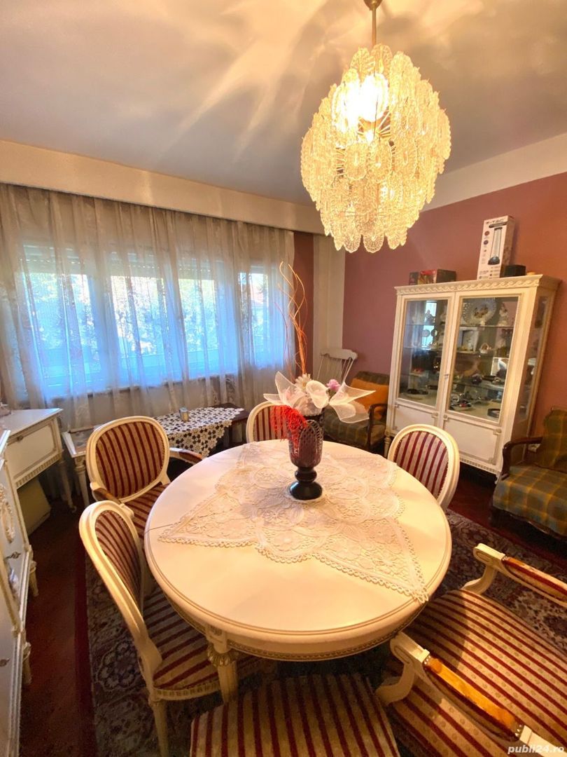 Apartament ultracentral 4 camere cu loc de parcare privat - Poză 3